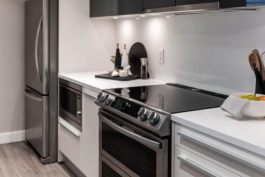 202 1323 Homer Street