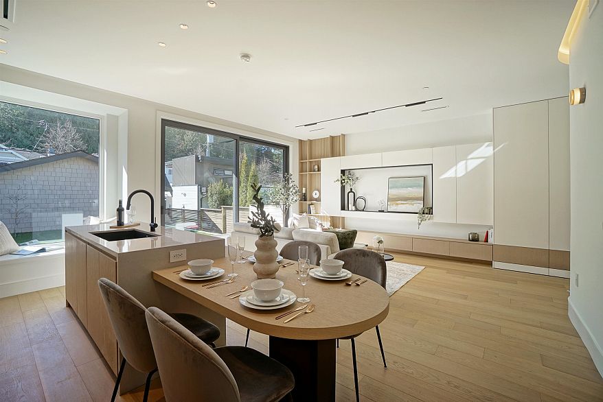 2 4634 W 15th Avenue