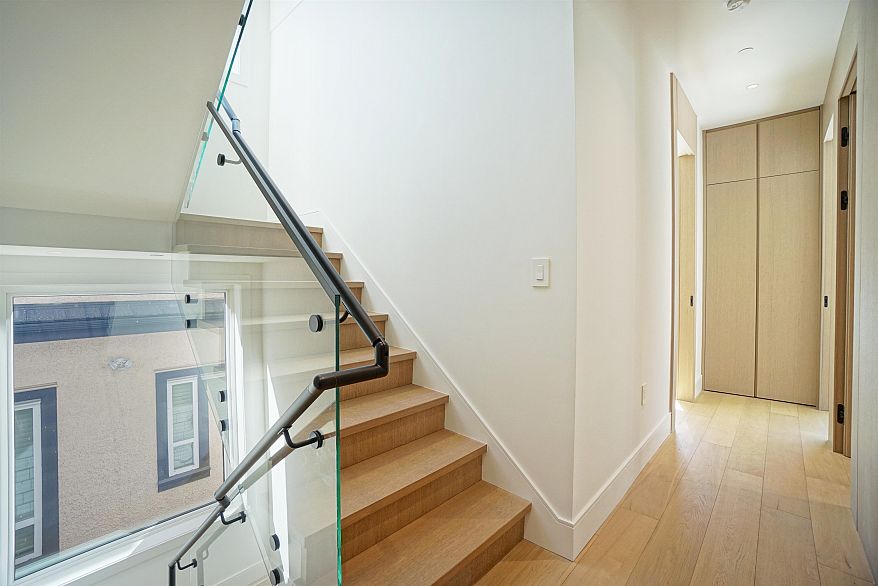 2 4634 W 15th Avenue