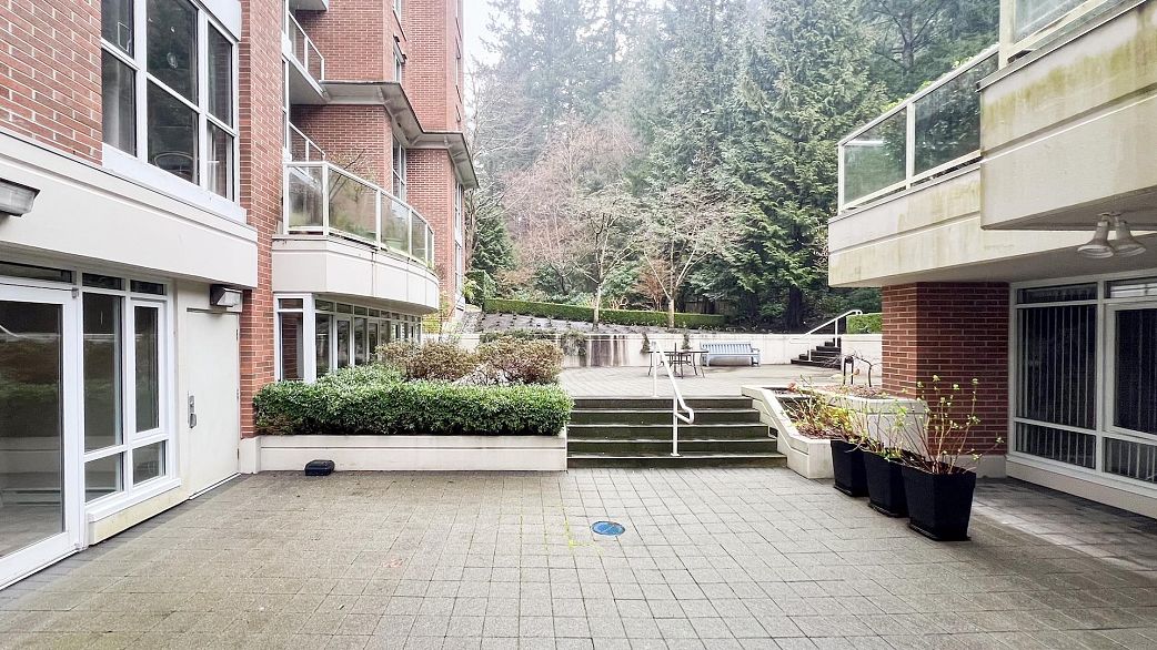 901 5615 Hampton Place