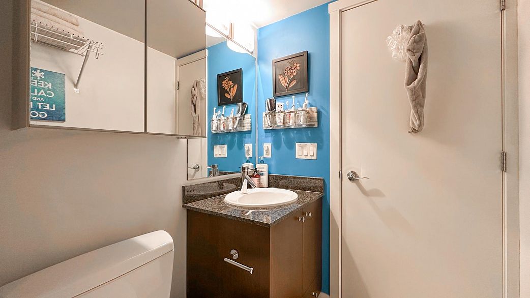 703 1212 Howe Street