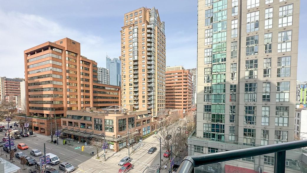 703 1212 Howe Street