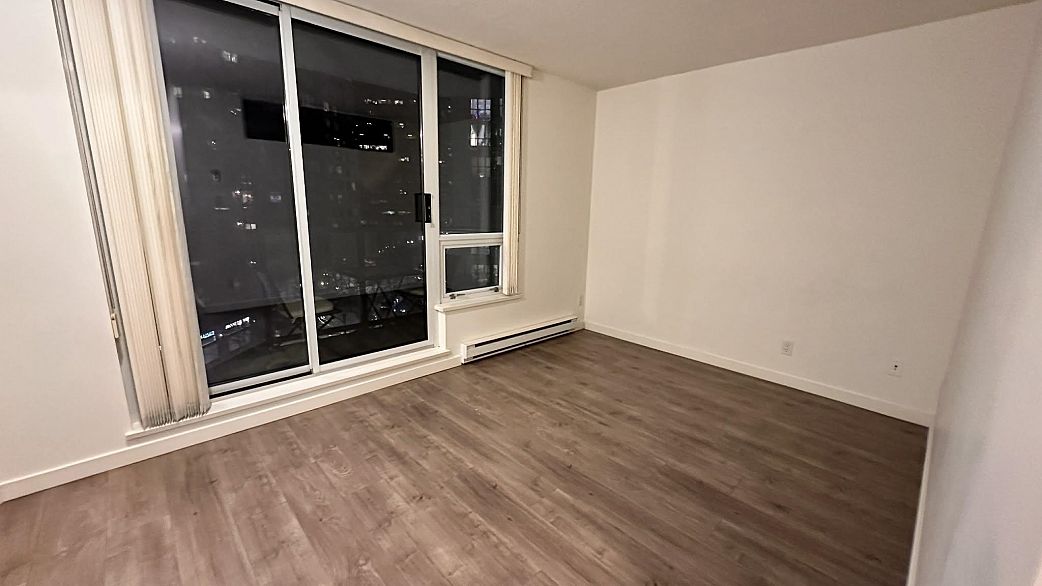 703 1212 Howe Street