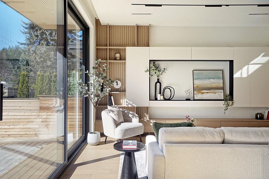 2 4634 W 15th Avenue