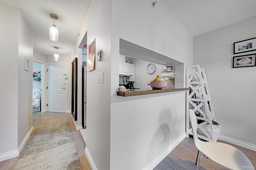 303 5189 Gaston Street