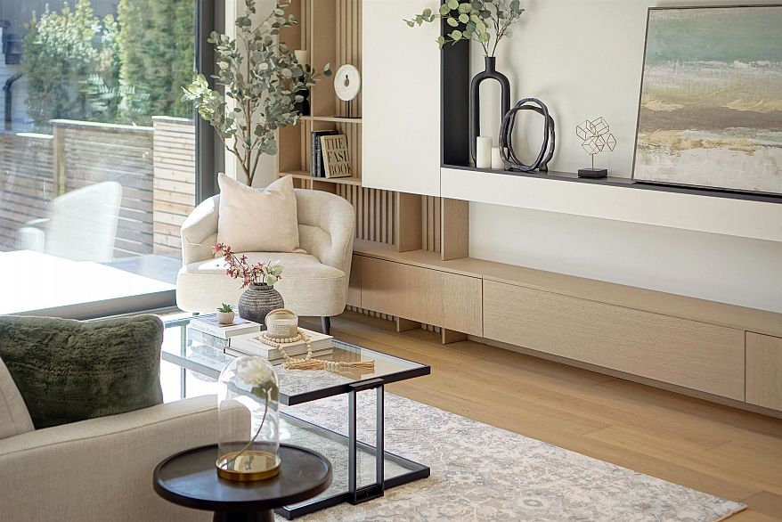 2 4634 W 15th Avenue