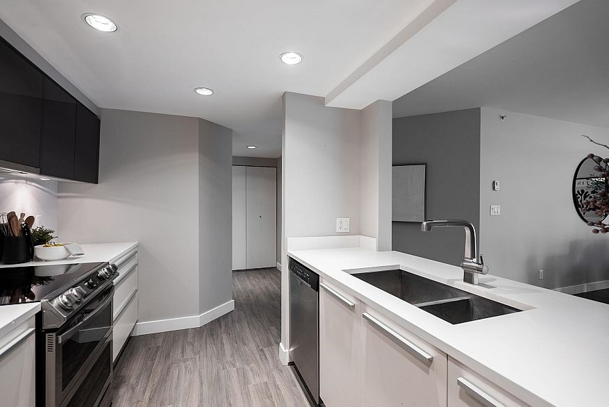 202 1323 Homer Street