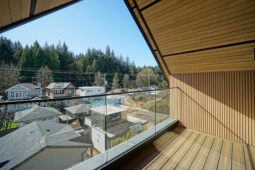 2 4634 W 15th Avenue