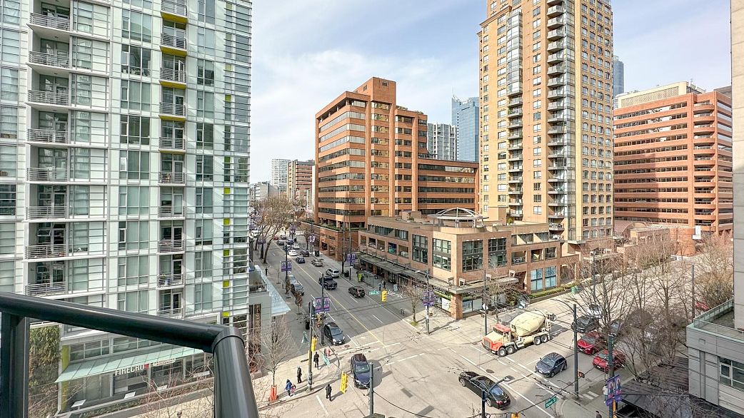 703 1212 Howe Street