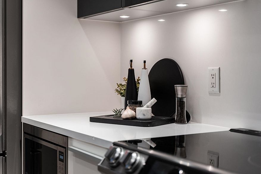 202 1323 Homer Street