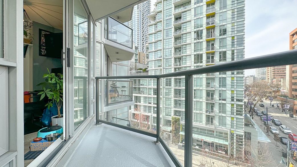 703 1212 Howe Street