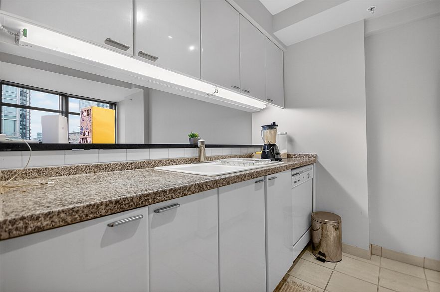 2205 1200 Alberni Street