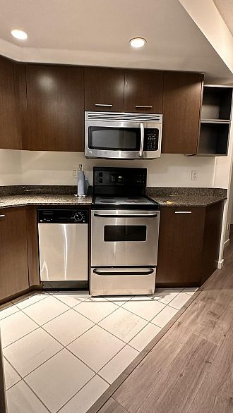 703 1212 Howe Street