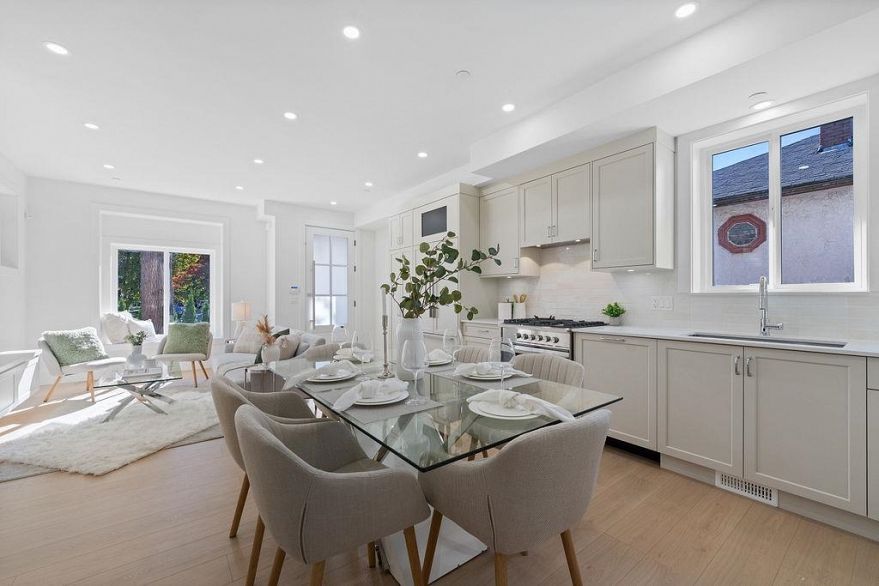 1 2447 E 41st Avenue