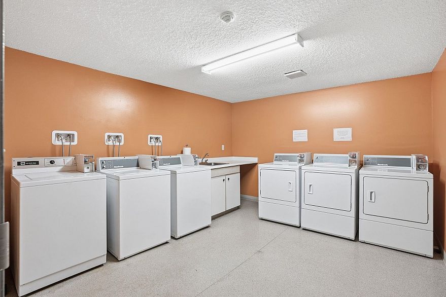 303 1516 Charles Street