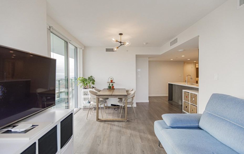 2907 8189 Cambie Street