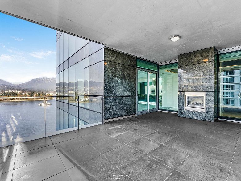 1301 277 Thurlow Street