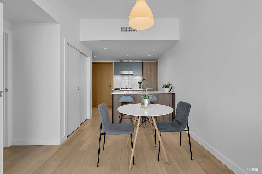 1707 4638 Gladstone Street