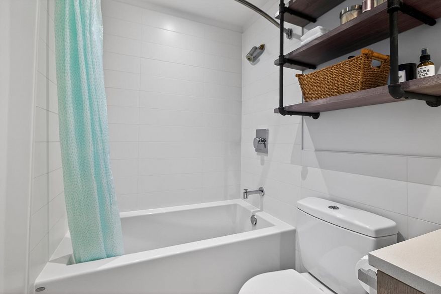 PH9 983 E Hastings Street