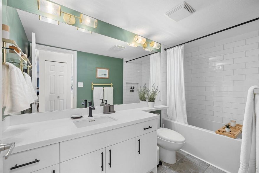 205 2212 Oxford Street