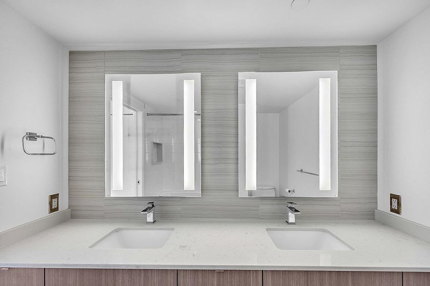 1405 1788 Columbia Street