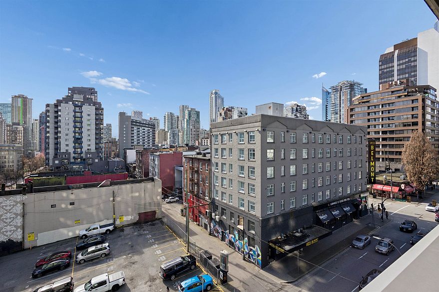 806 999 Seymour Street