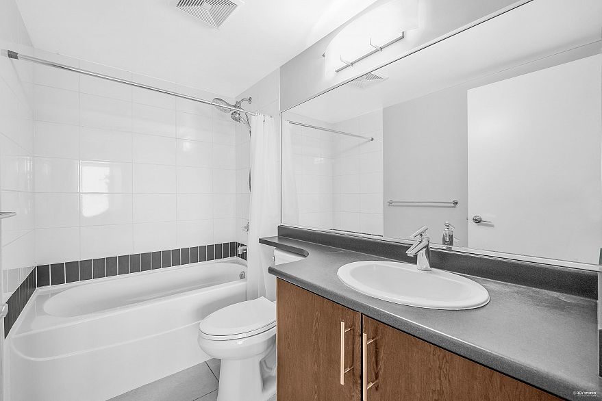 3101 688 Abbott Street