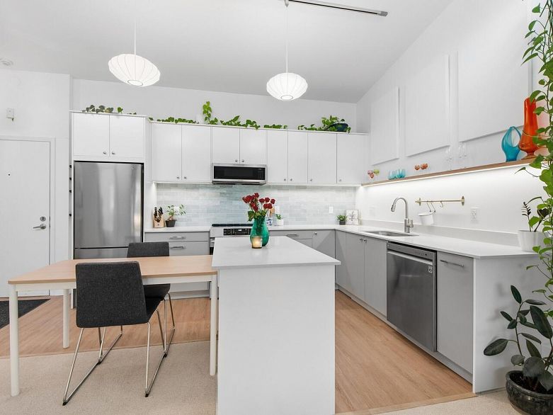 314 2416 W 3rd Avenue