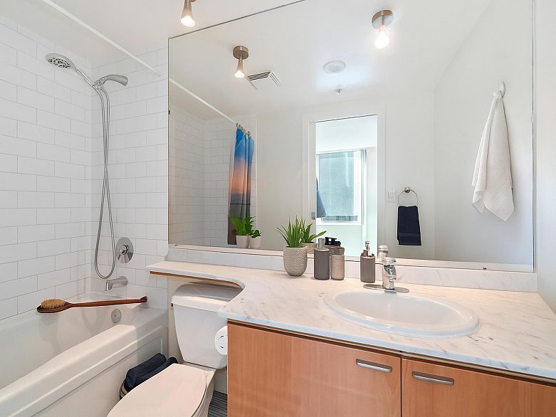 1408 1288 W Georgia Street