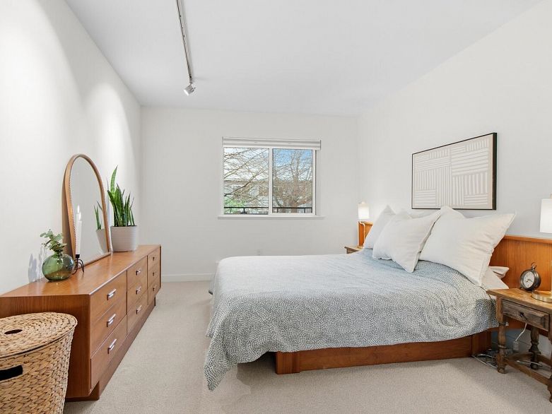 314 2416 W 3rd Avenue