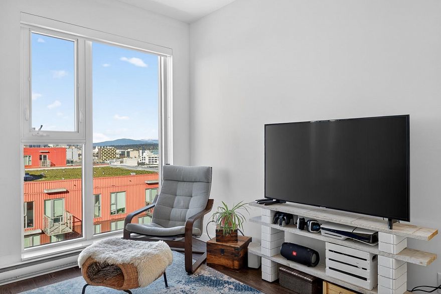 PH9 983 E Hastings Street