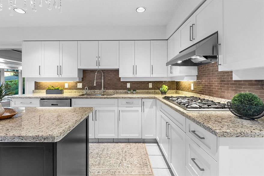 2318 Oliver Crescent