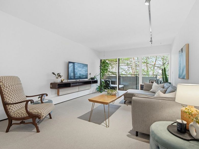 314 2416 W 3rd Avenue