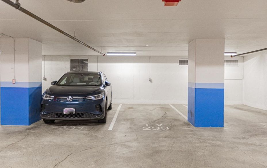 2907 8189 Cambie Street