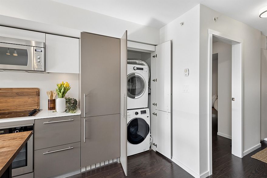 806 999 Seymour Street