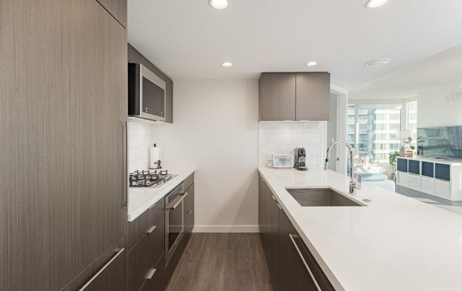 2907 8189 Cambie Street