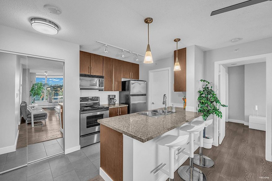 3101 688 Abbott Street