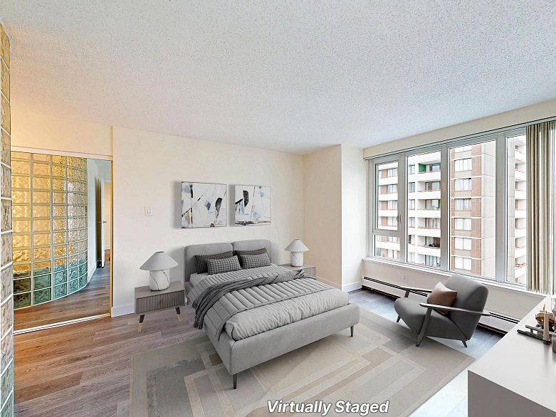 2004 1020 Harwood Street