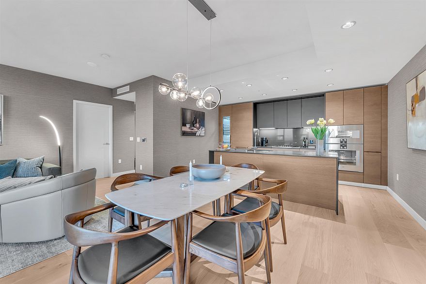 5205 1289 Hornby Street