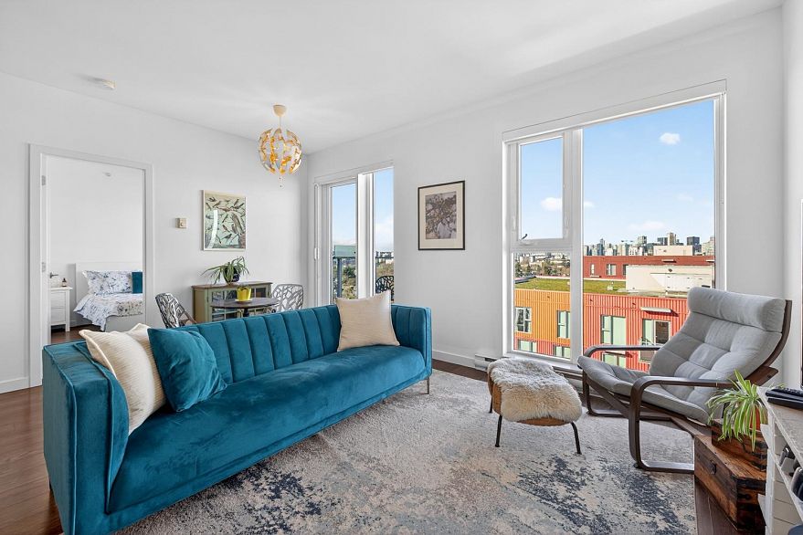 PH9 983 E Hastings Street