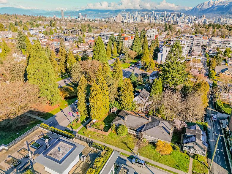 208 4408 Cambie Street