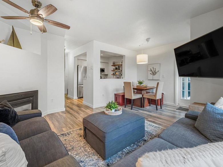 305 1915 E Georgia Street