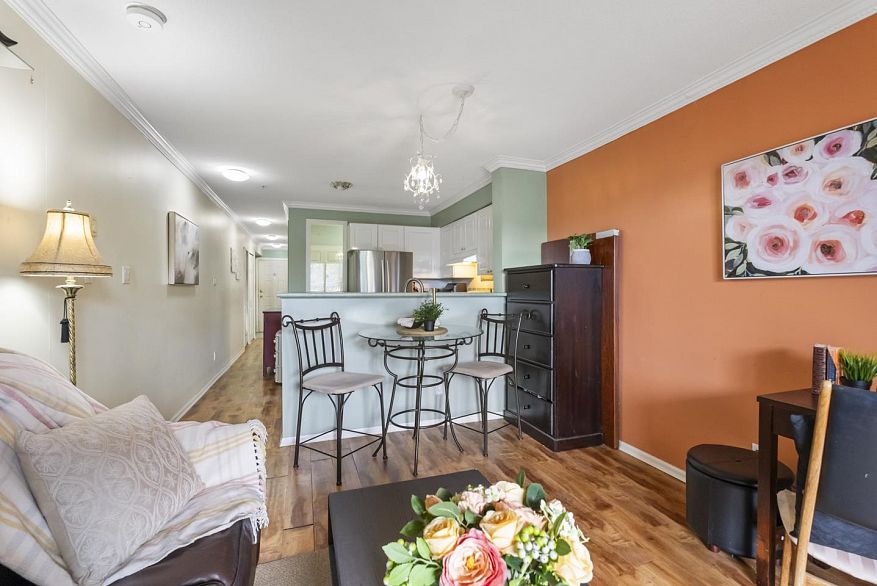 202 868 Kingsway Way