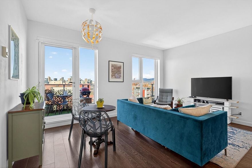 PH9 983 E Hastings Street