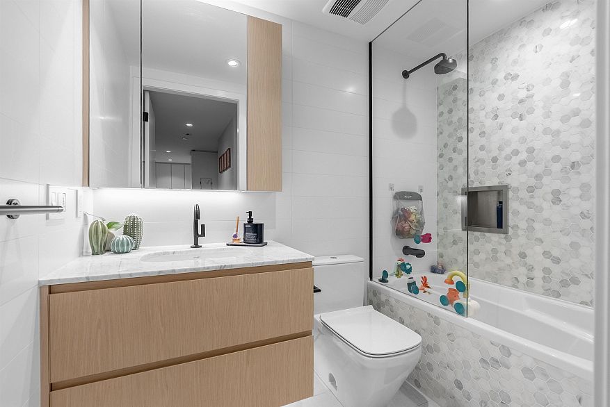 203 1365 Davie Street