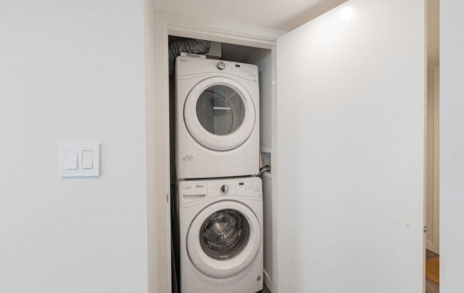 2907 8189 Cambie Street