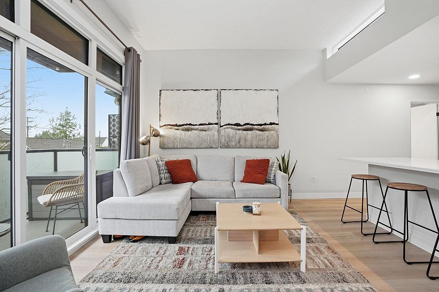 303 1516 Charles Street