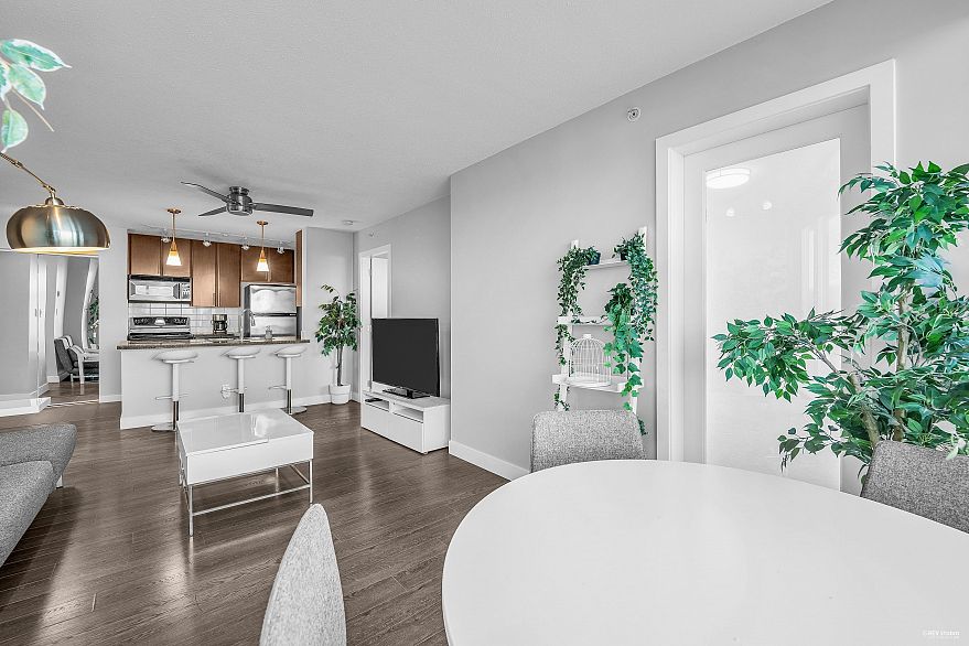 3101 688 Abbott Street