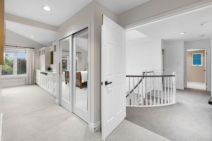 2318 Oliver Crescent