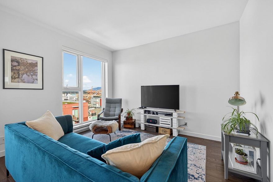 PH9 983 E Hastings Street